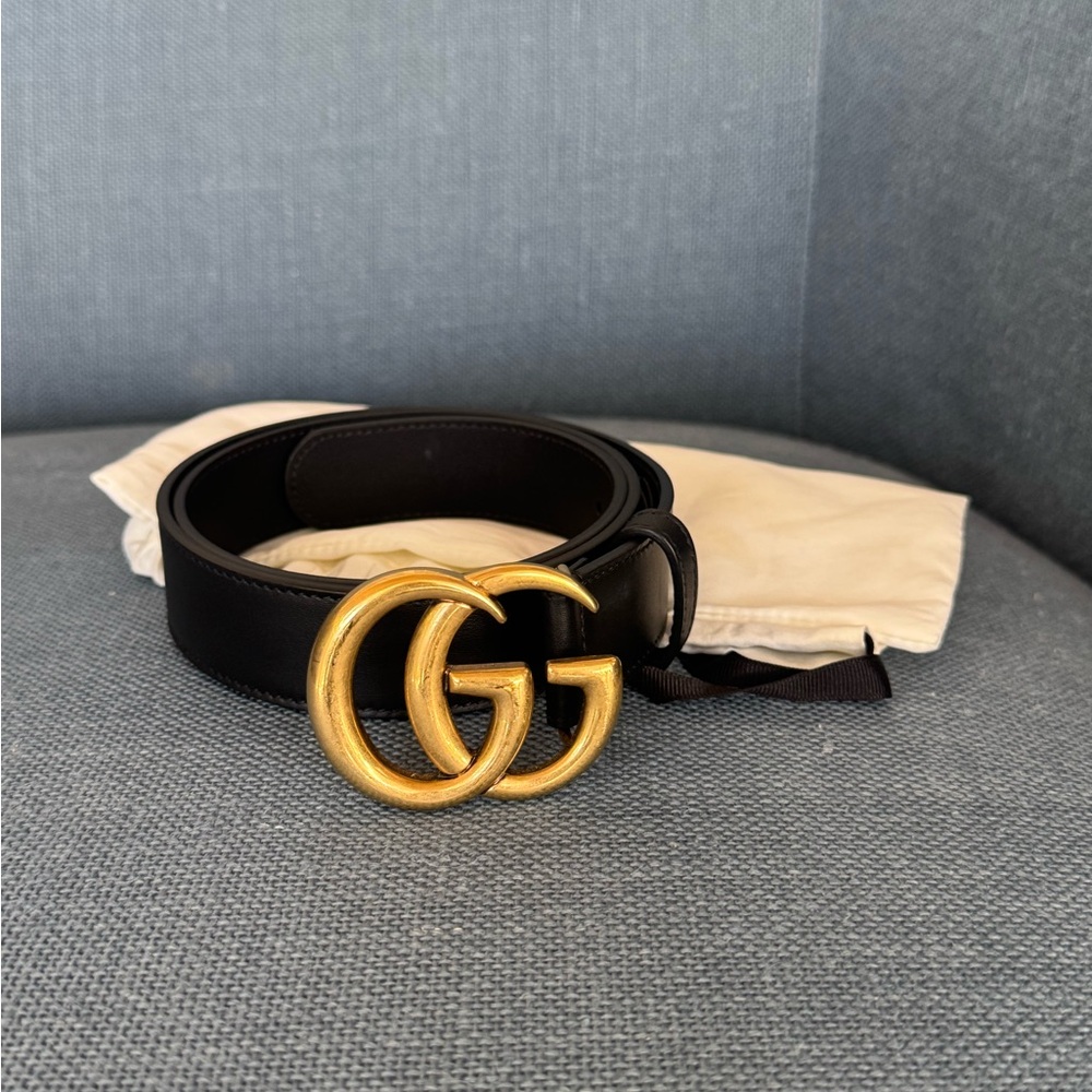 Gucci Black Leather Belt with Gold GG Buckle excellent condition